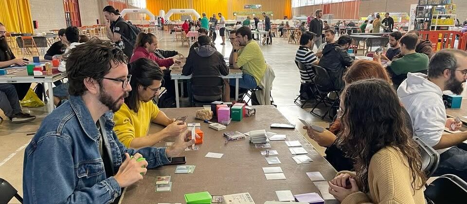 Associació la Casa dels Estranys